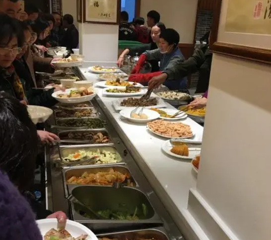 天辰注册金华盛公司素食进食堂 低碳健康又时尚！